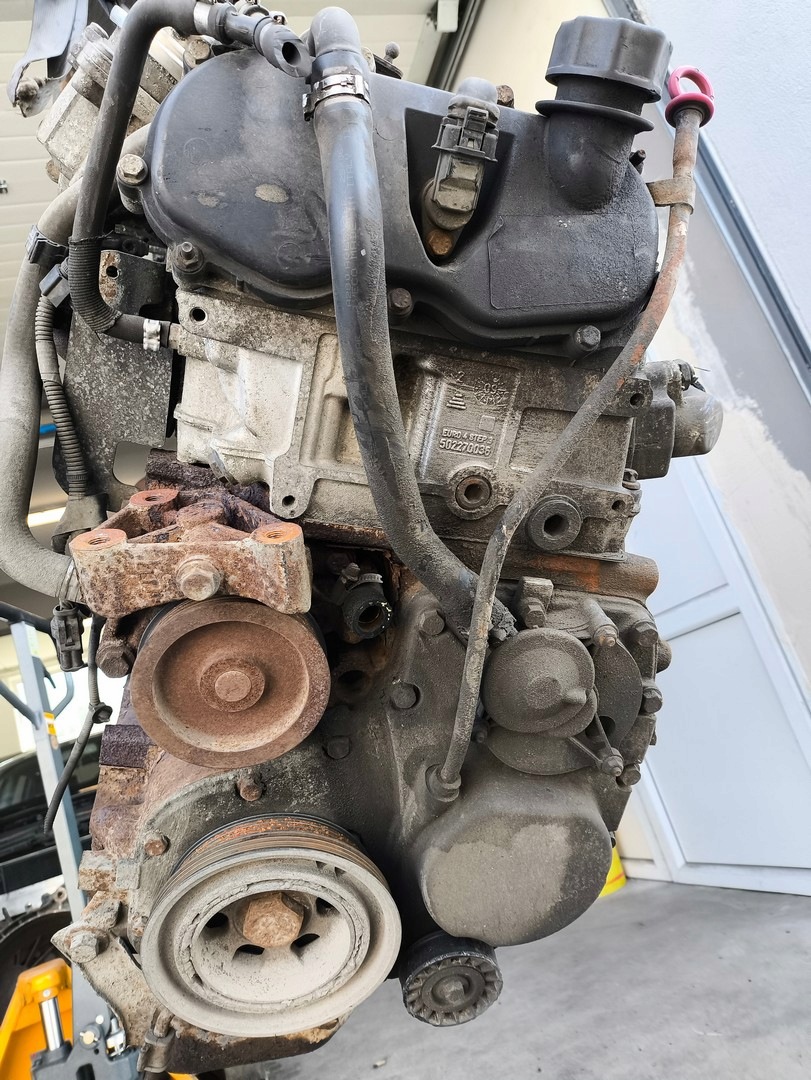 Moteur F1CE0481D (F30DT) - Image 1