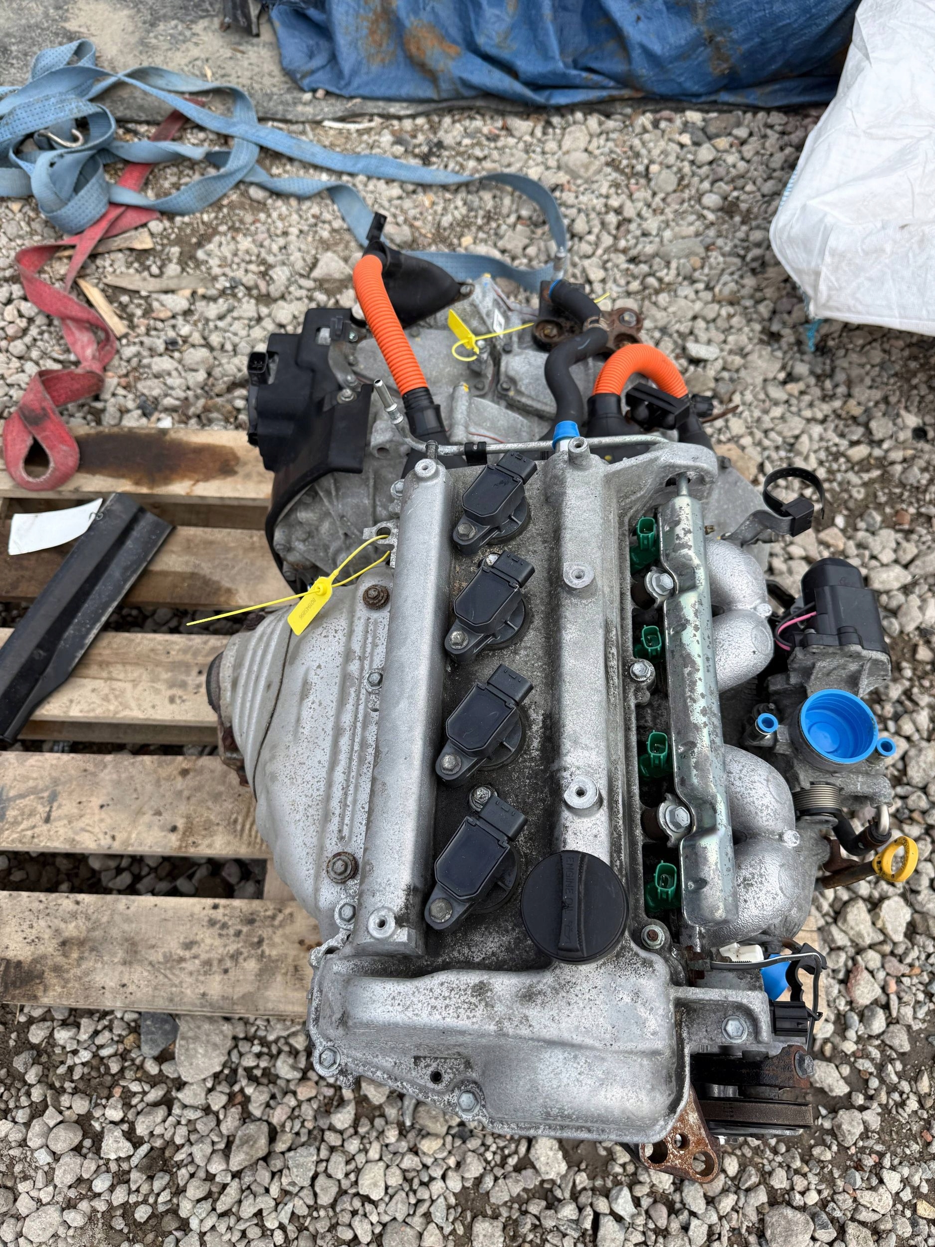 Moteur 1NZ-FXE — vue 1