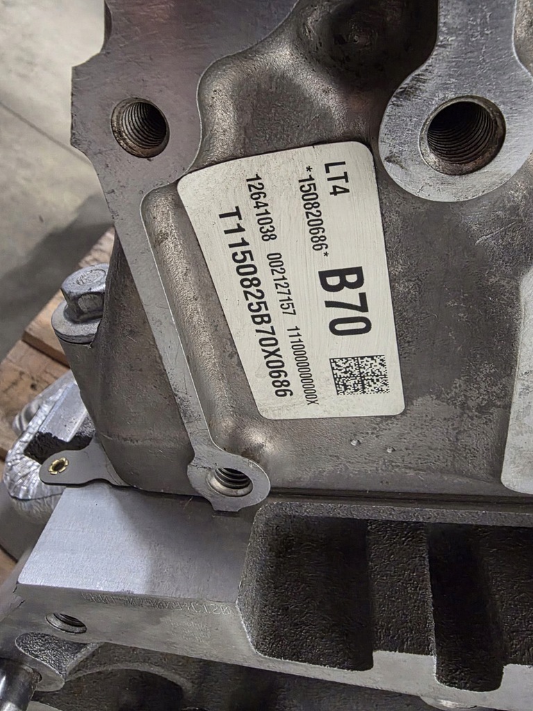 Moteur LT4(376CUV8) — vue 8