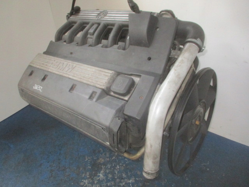 Moteur M51 D25 (256T1) — vue 1