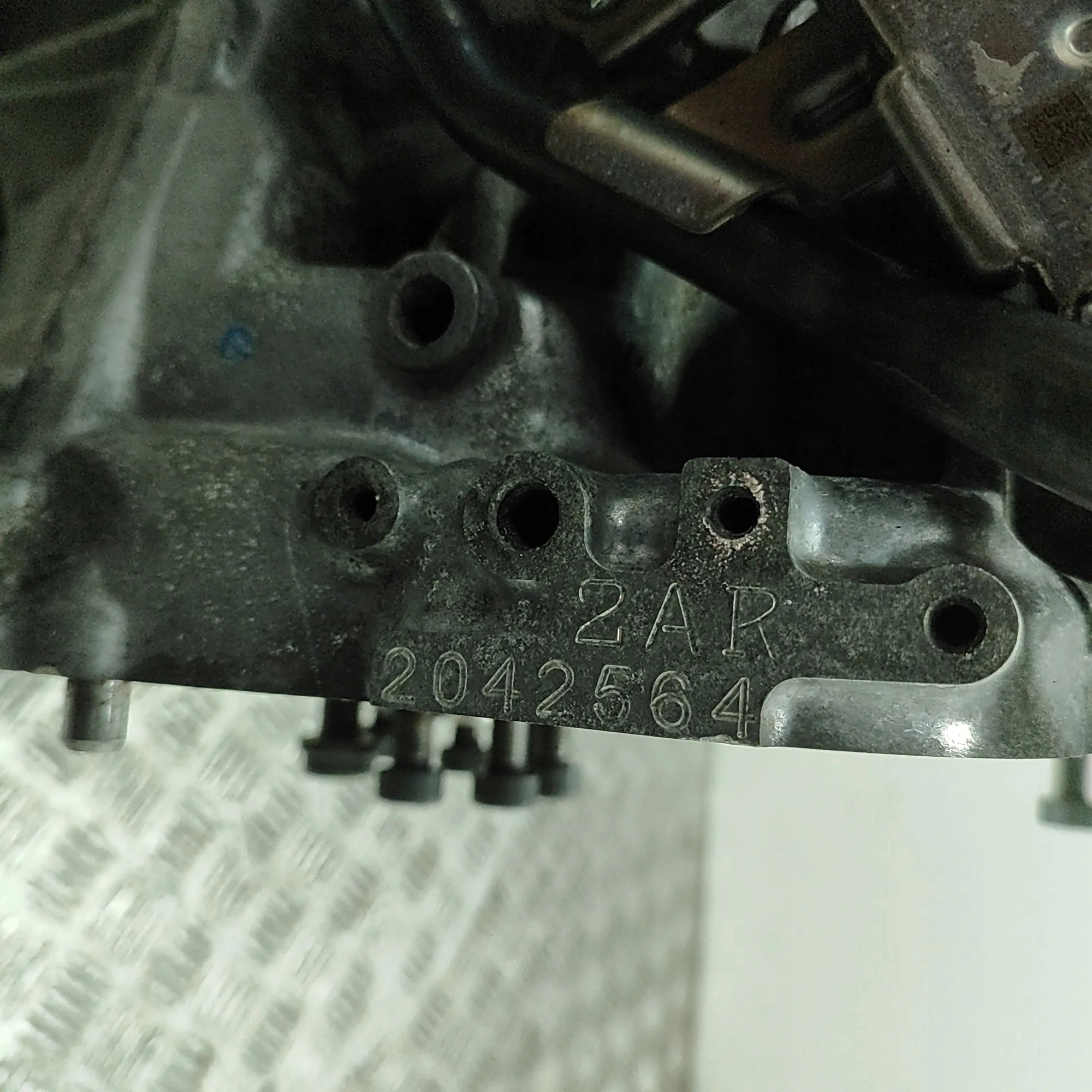 Moteur 2AR-FXE — vue 4