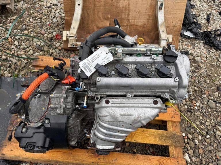 Moteur 1NZ-FXE — vue 1