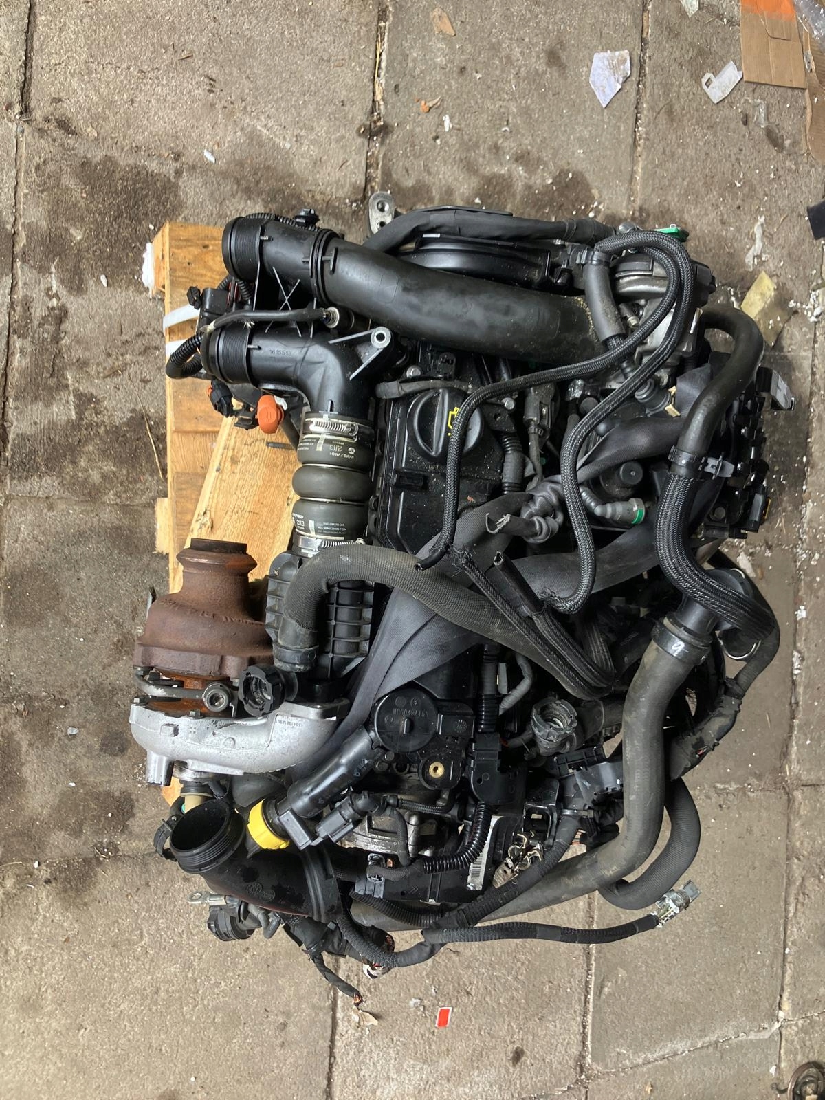 Moteur 9HC (DV6C) — vue 1