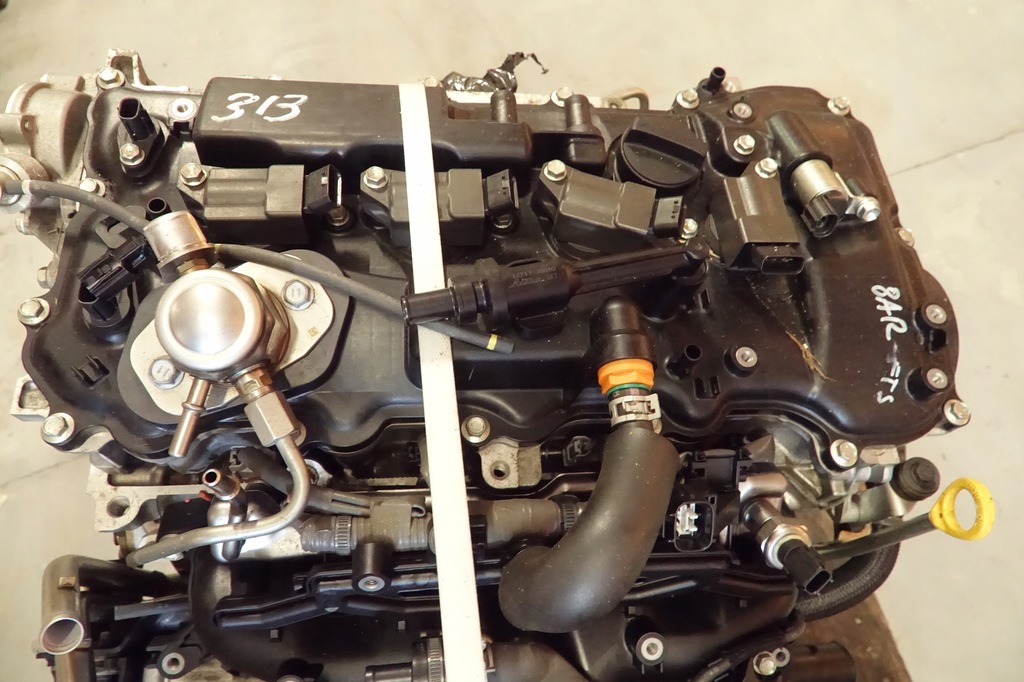 Moteur 8AR-FTS — vue 1