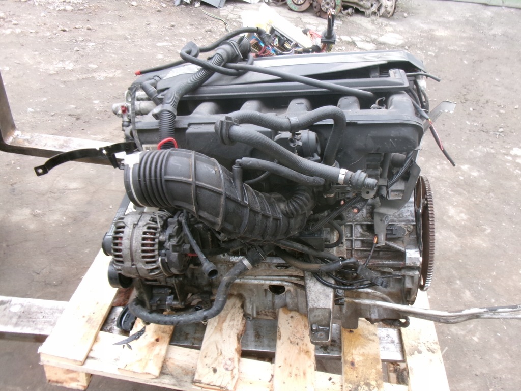 Moteur M54 B25 (256S5) — vue 1