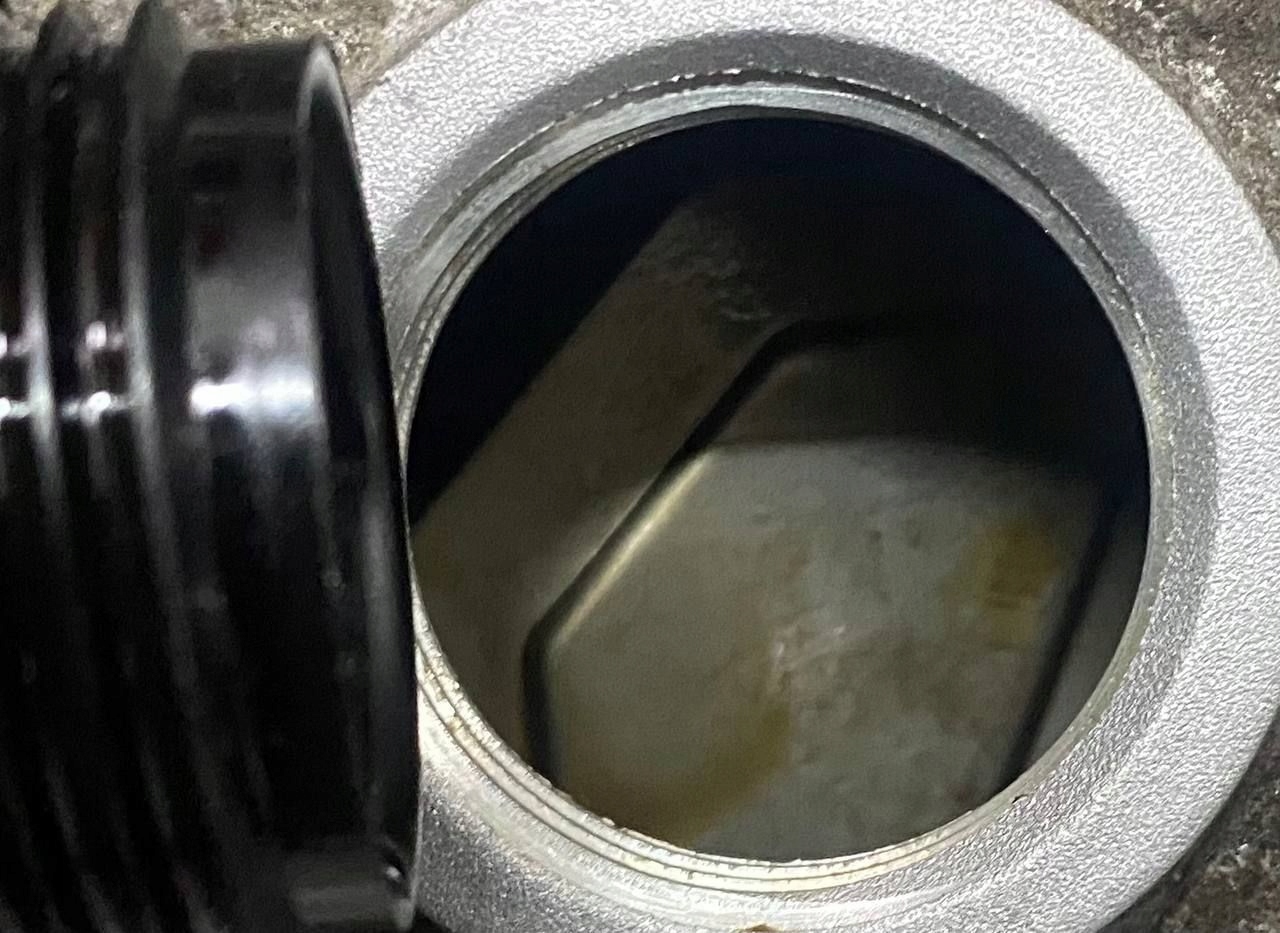 Moteur 2ZR-FXE — vue 2