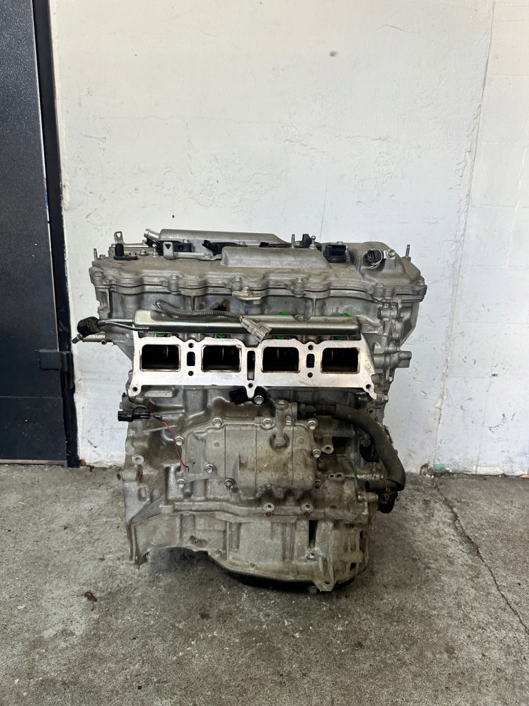Moteur 2AR-FXE — vue 1
