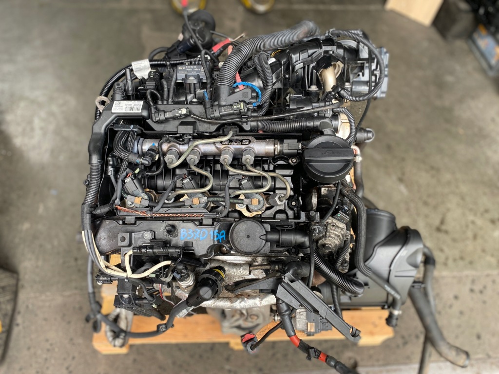 Moteur B37 D15 A — vue 1