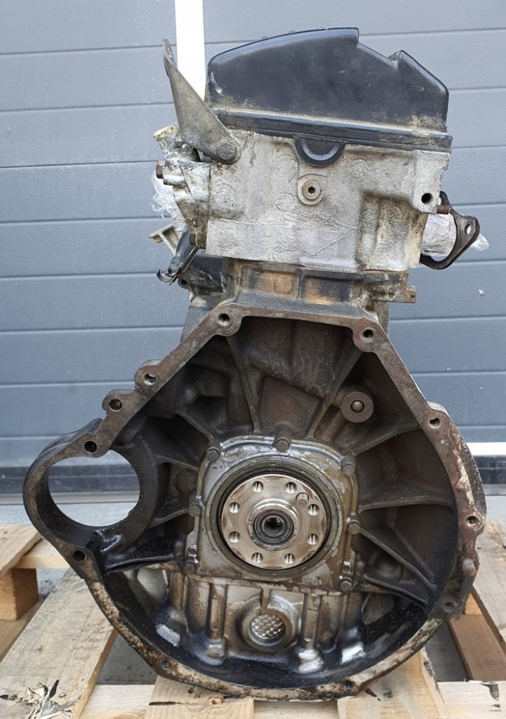 Moteur M 102.987 — vue 3
