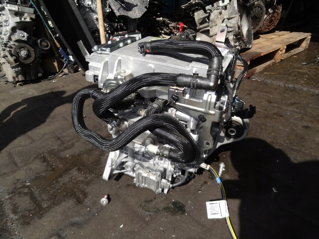 Moteur 6AM 402 — vue 3