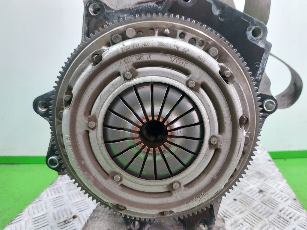 Moteur AZQ — vue 4