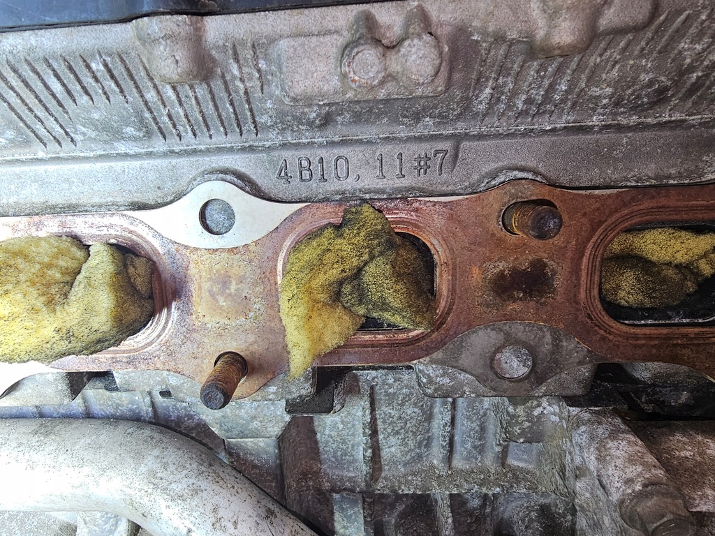 Moteur 4B10 — vue 4