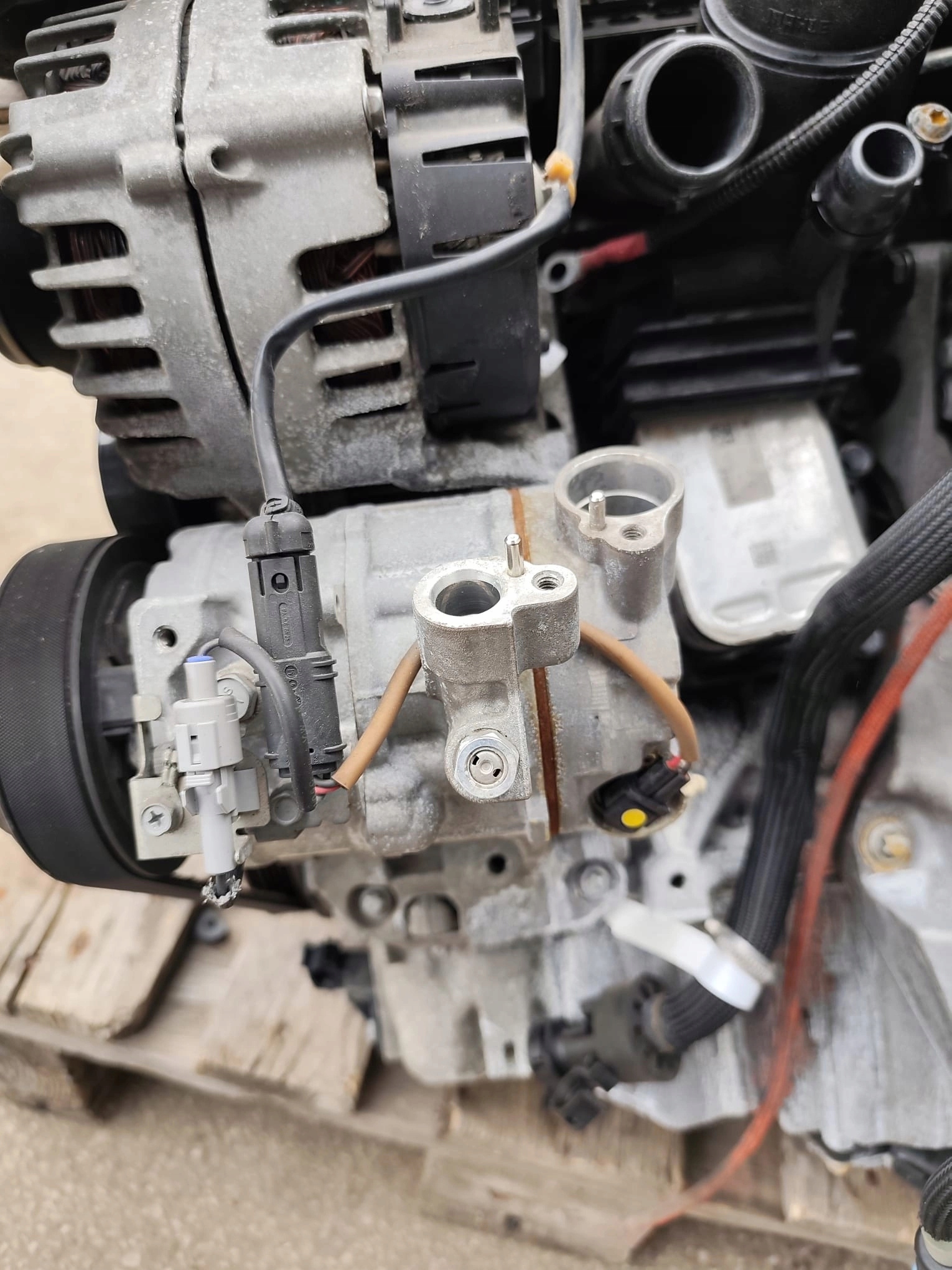 Moteur N47 D20 C — vue 8