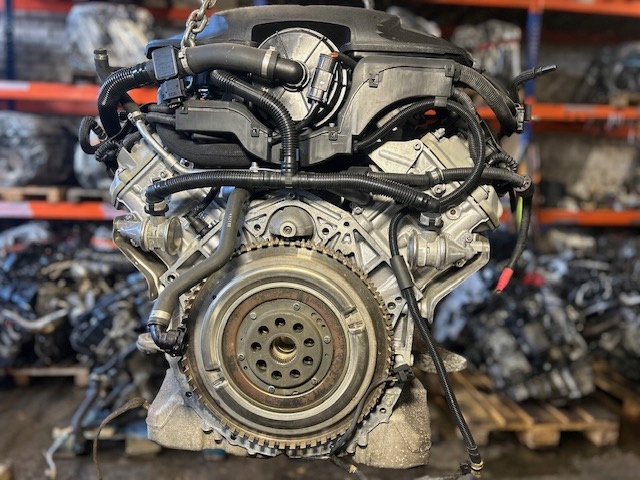 Moteur S65 B40 A — vue 2