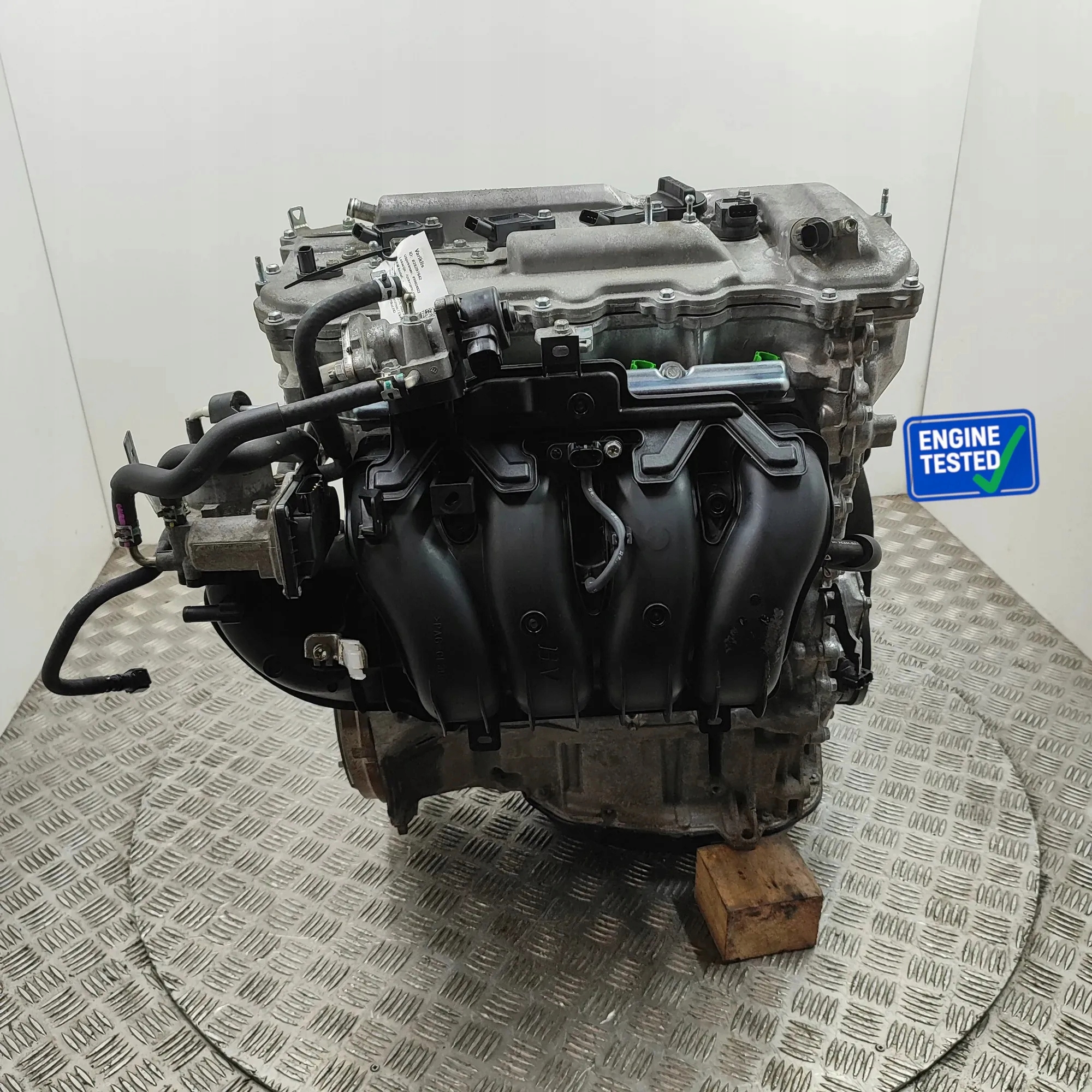 Moteur 2AR-FXE — vue 1