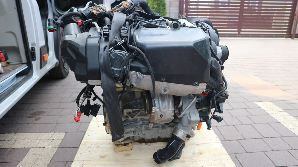 Moteur B 4204 T46 — vue 2