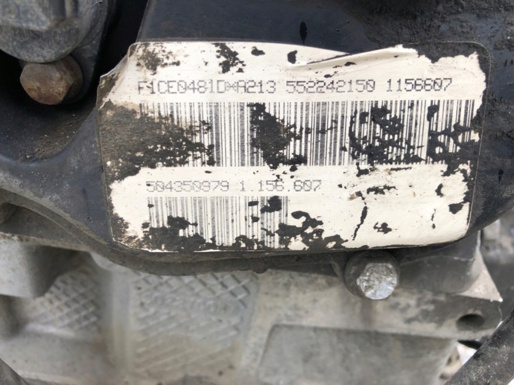 Moteur F1CE0481D (F30DT) — vue 3