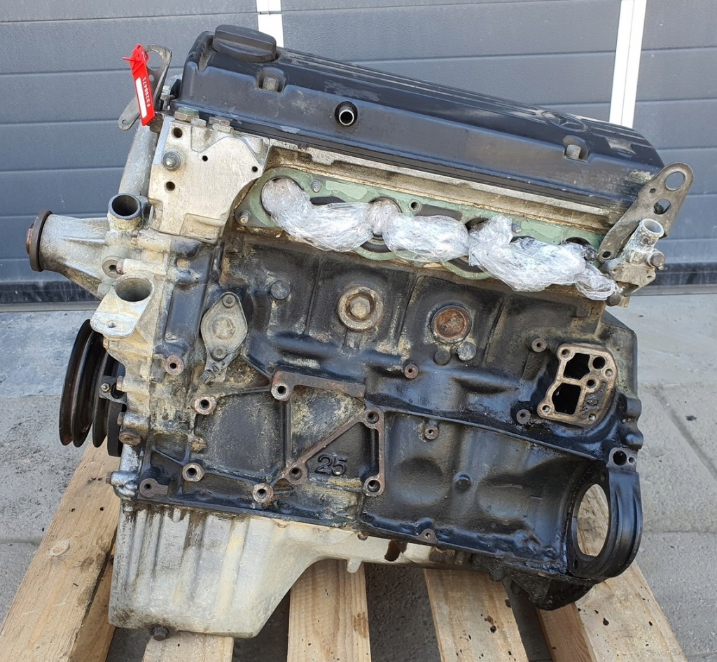 Moteur M 102.987 — vue 1