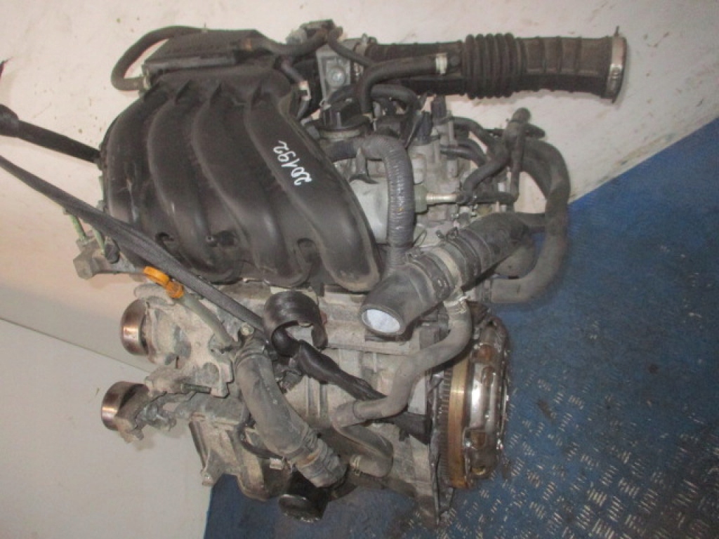 Moteur HR16DE — vue 1
