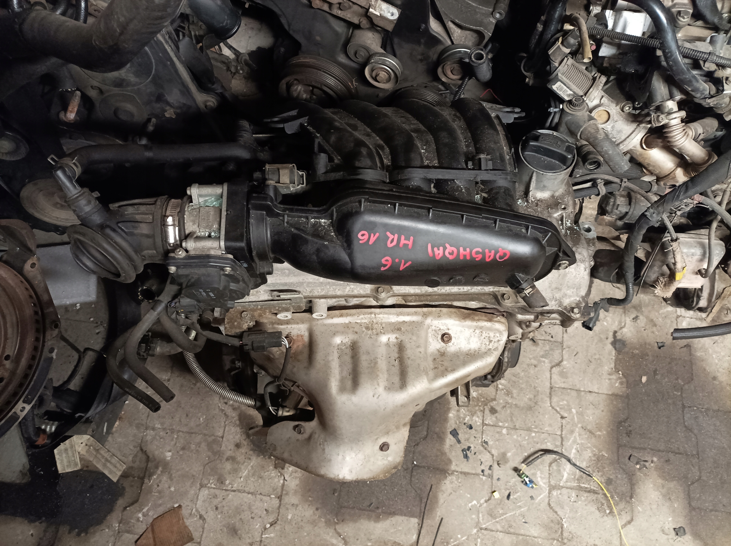 Moteur HR16DE — vue 1