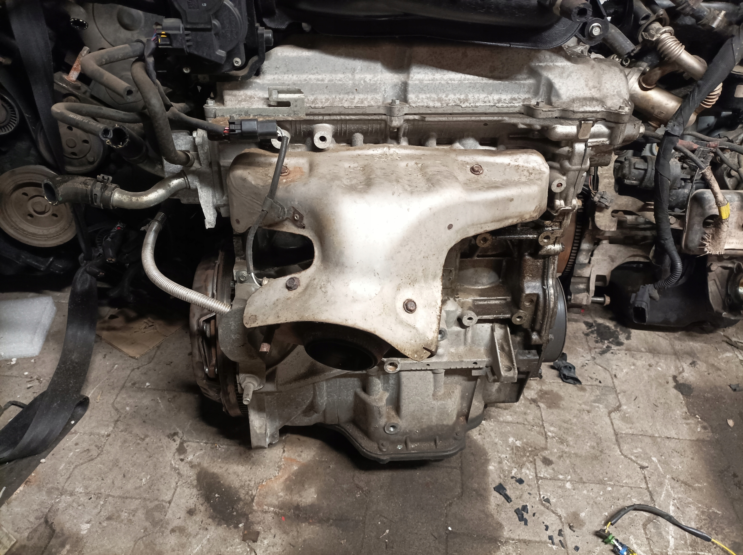 Moteur HR16DE — vue 2
