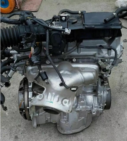 Moteur HR16DE — vue 2