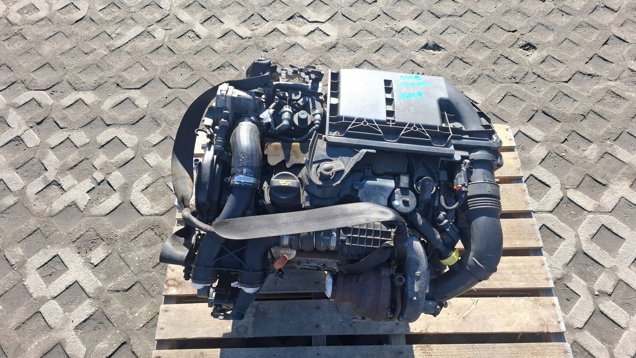 Moteur 9HC (DV6C) — vue 1
