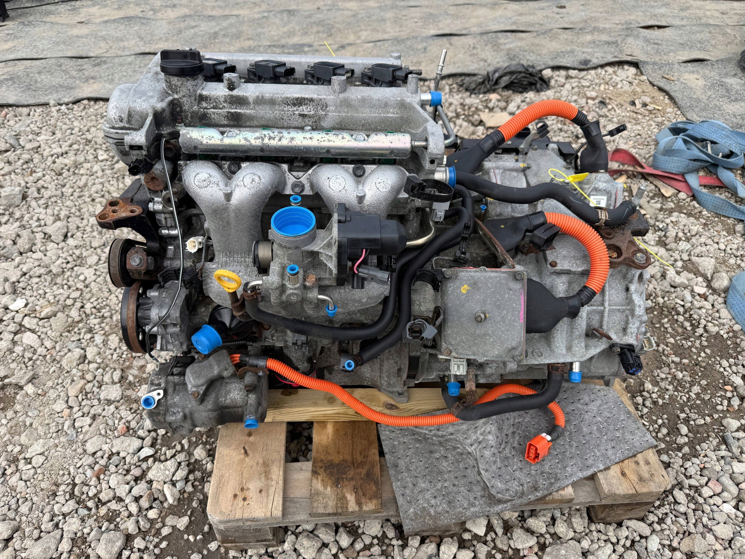 Moteur 1NZ-FXE — vue 2