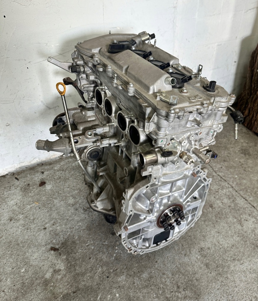 Moteur 2AR-FXE — vue 3