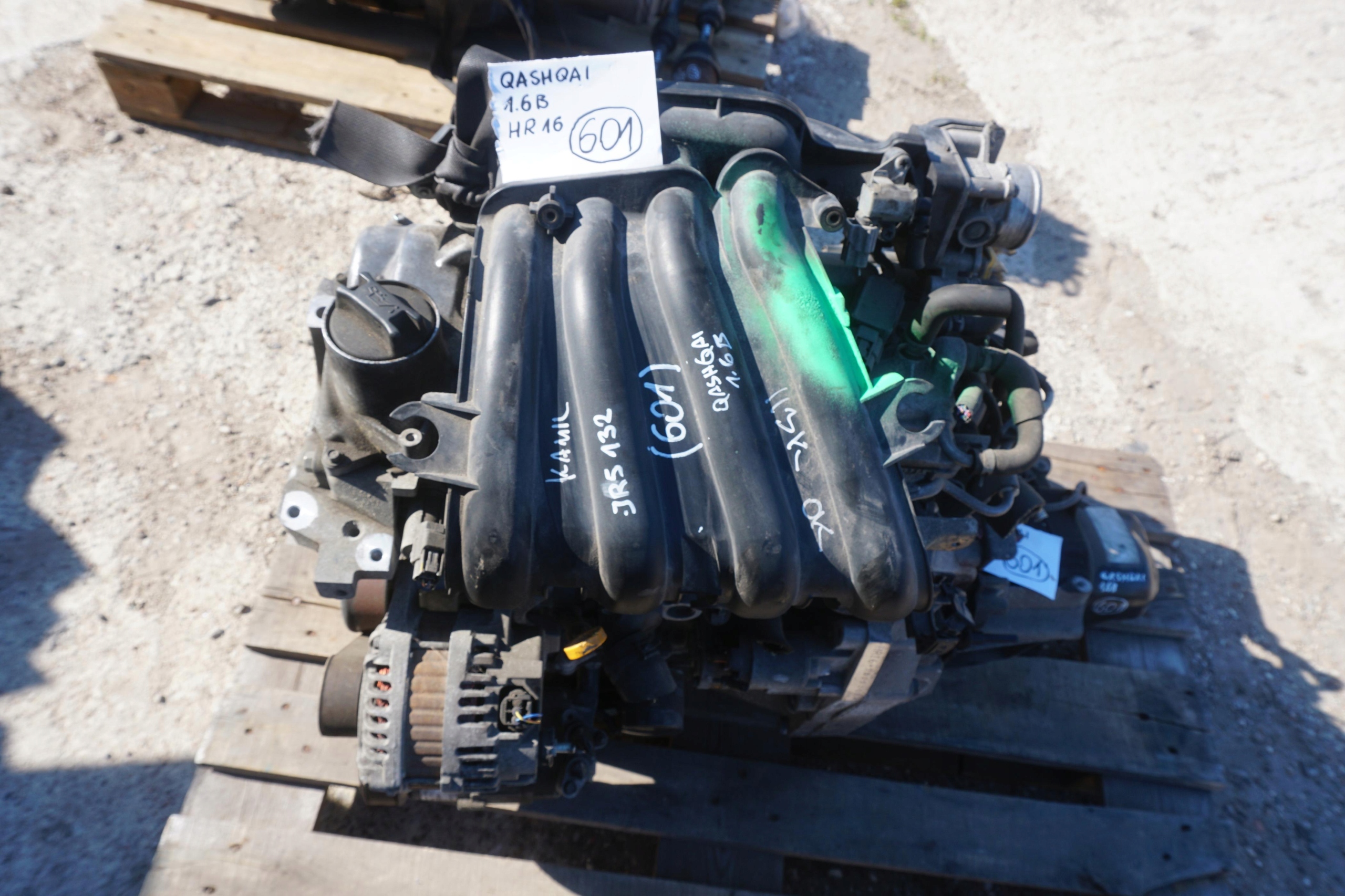 Moteur HR16DE — vue 1