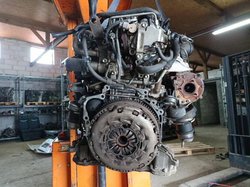 Moteur 2AD-FHV — vue 1
