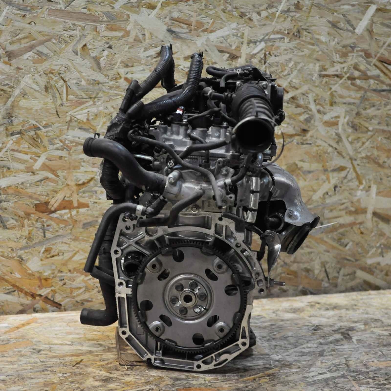 Moteur HR16DE — vue 1